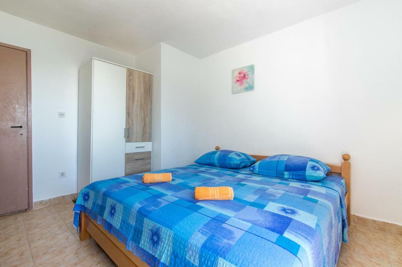 Apartments Robinzon Petar Gdinj Bilik gambar