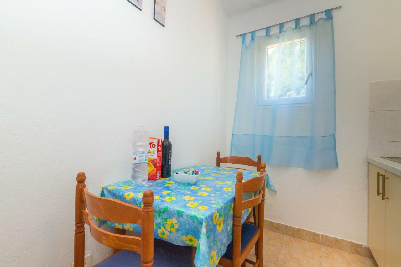 Apartments Robinzon Petar Gdinj Bilik gambar